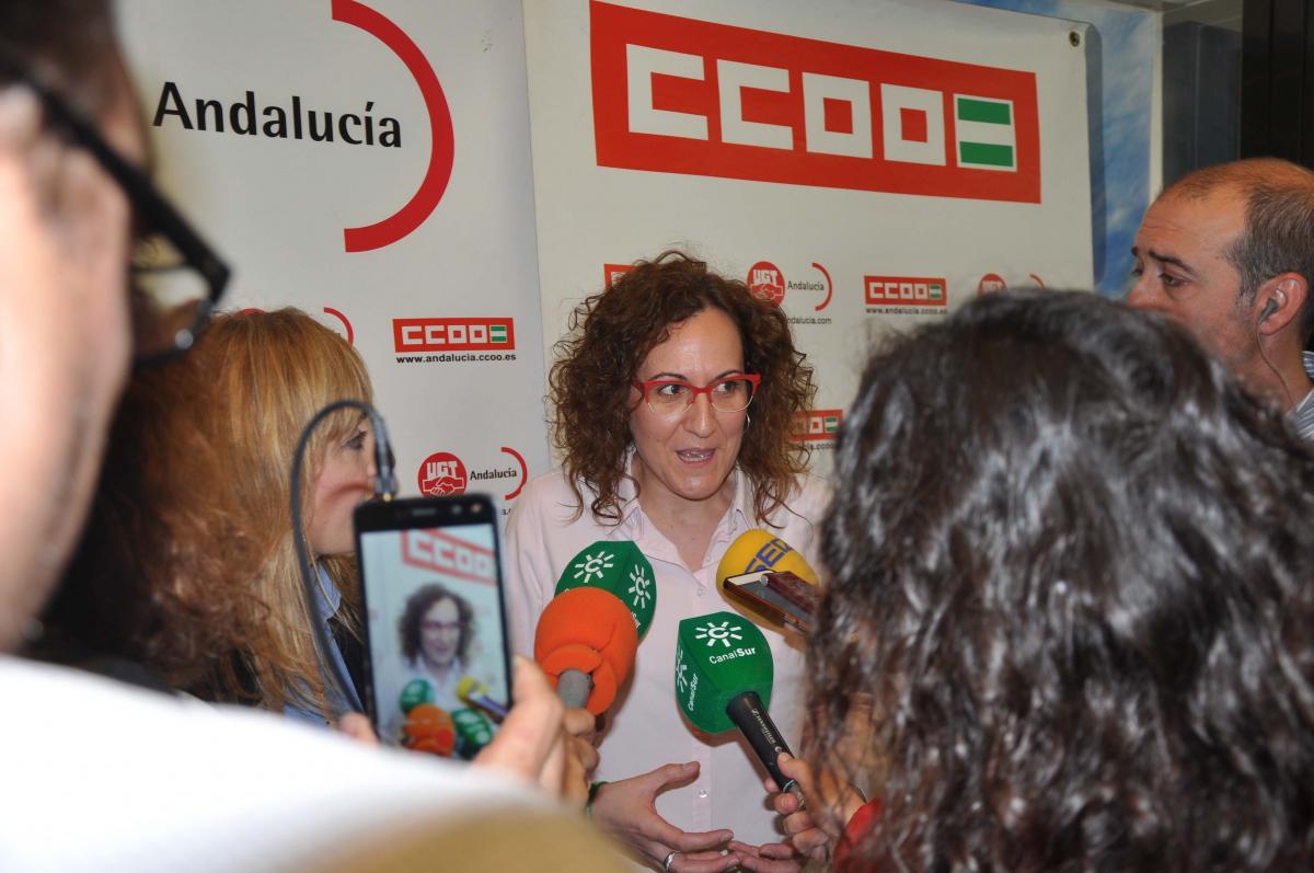 Nuria Lpez Marn atiende a los medios en el acto #ParticipoyDecido