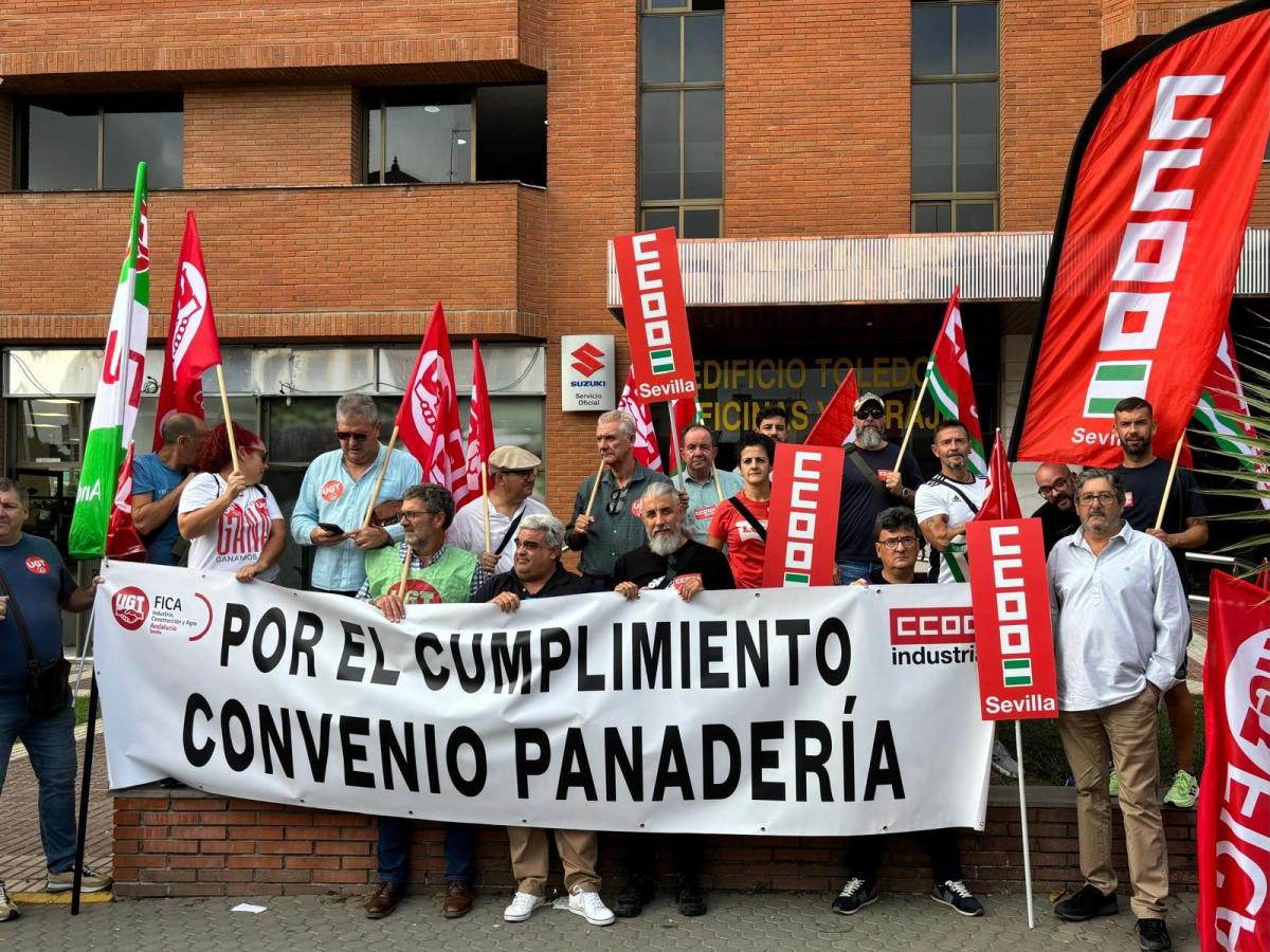 Concentracin frente a la sede de FEPAN.