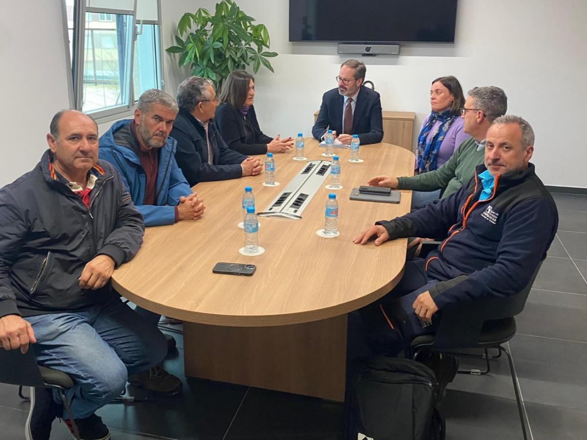 Imagen de la reunión de la Sección Sindical de CCOO en Emproacsa-Aguas de Córdoba con el delegado del Gobierno de la Junta en Córdoba, Adolfo Molina.