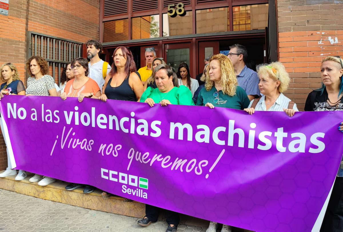 Imagen de archivo del minuto de silencio en la sede de CCOO de Andalucía por la últim mujer asesinada a manos de su pareja. Foto: CCOO de Sevilla