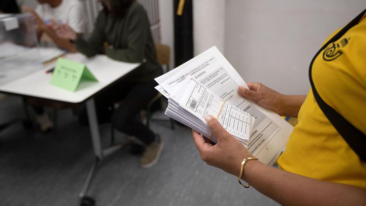 A la "Democracia" déjenla fuera de cualquier estrategia de descrédito electoral.