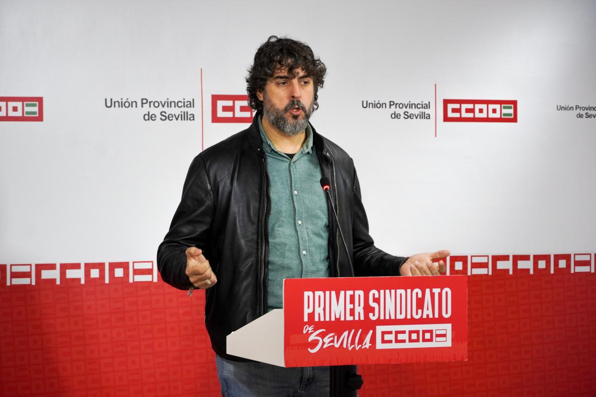 Carlos Aristu, secretario general de CCOO de Sevilla, durante la rueda de prensa.