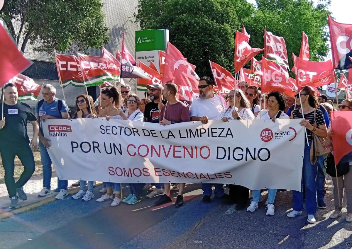Concentracin contra el bloqueo del convenio de limpieza de Sevilla.