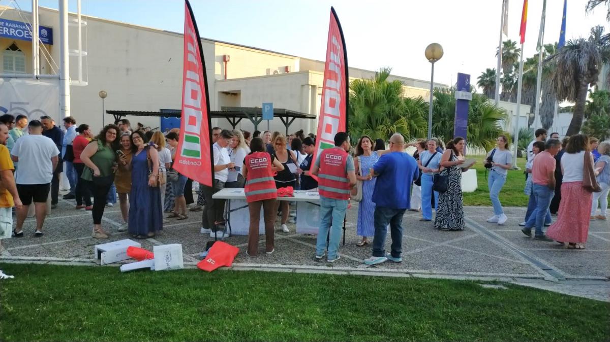 CCOO se ha desplegado por las sedes de los exmenes de las oposiciones del SAS para ofrecer apoyo y asesoramiento a las personas opositoras.