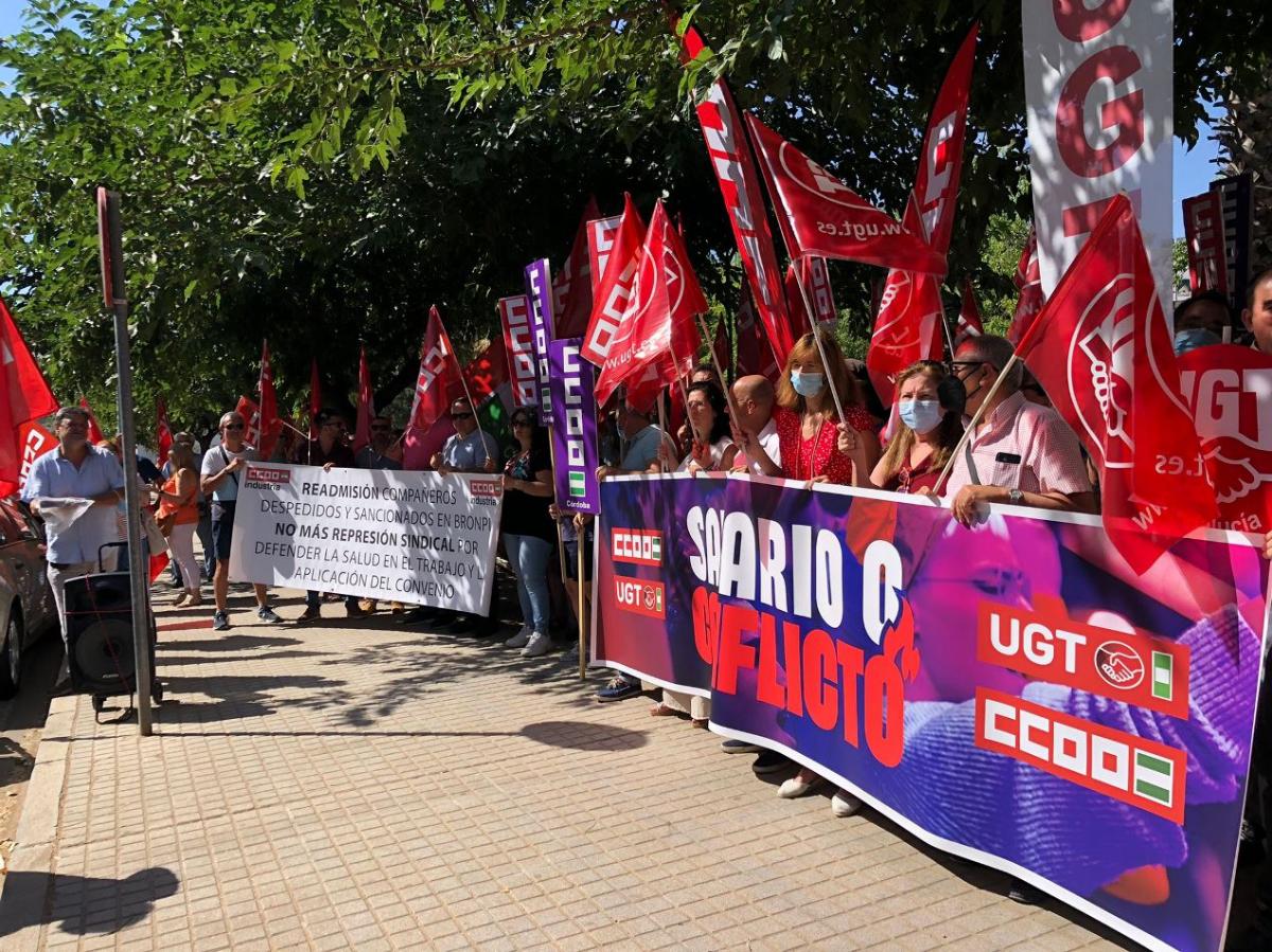 Los sindicatos CCOO y UGT piden una subida salarial justa para los trabajadores y trabajadoras.