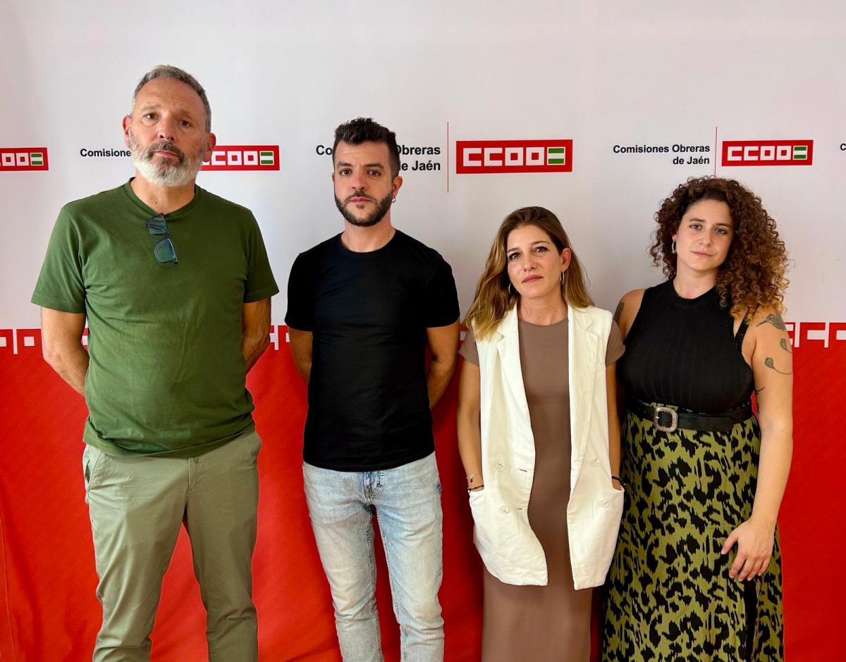 Diego Rodriguez, secretario de polticas educativas de la Federacin de Enseanza de CCOO Andaluca , Miguel Gijn lvarez delegado sindical de intrpretes de lengua de signos de CCOO de Jan, M ngeles Cruz, responsable de externalizados del sindicato de Enseanza de CCOO de Jan y Ana Beln Jimnez Medina, delegada sindical de intrpretes de lengua de signos de CCOO de Jan.