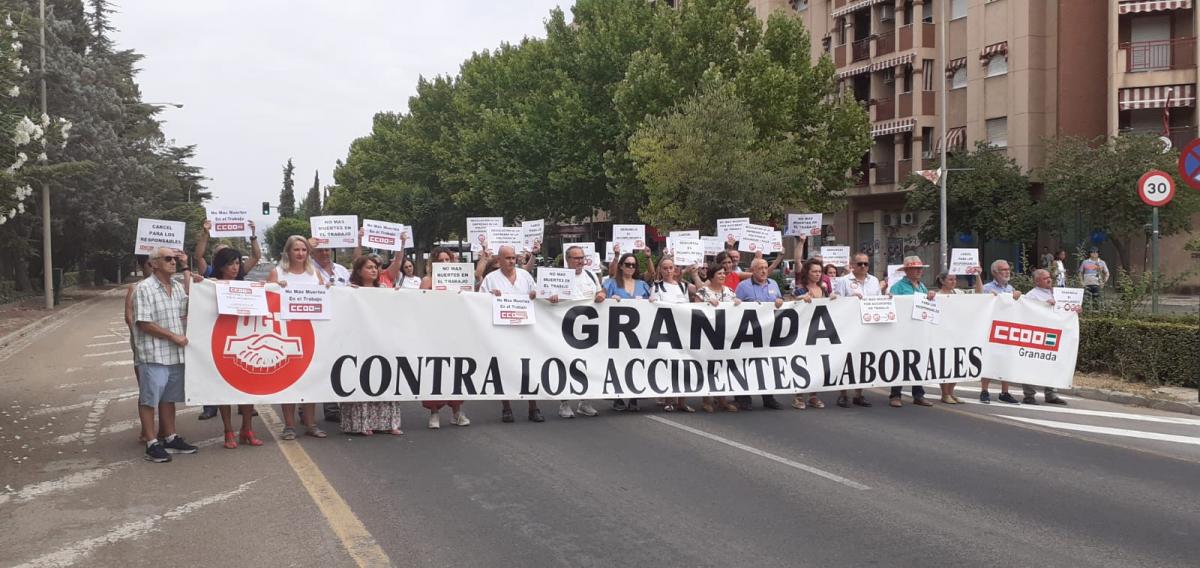 Concentración en Granada contra los accidentes laborales ocurridos este fin de semana