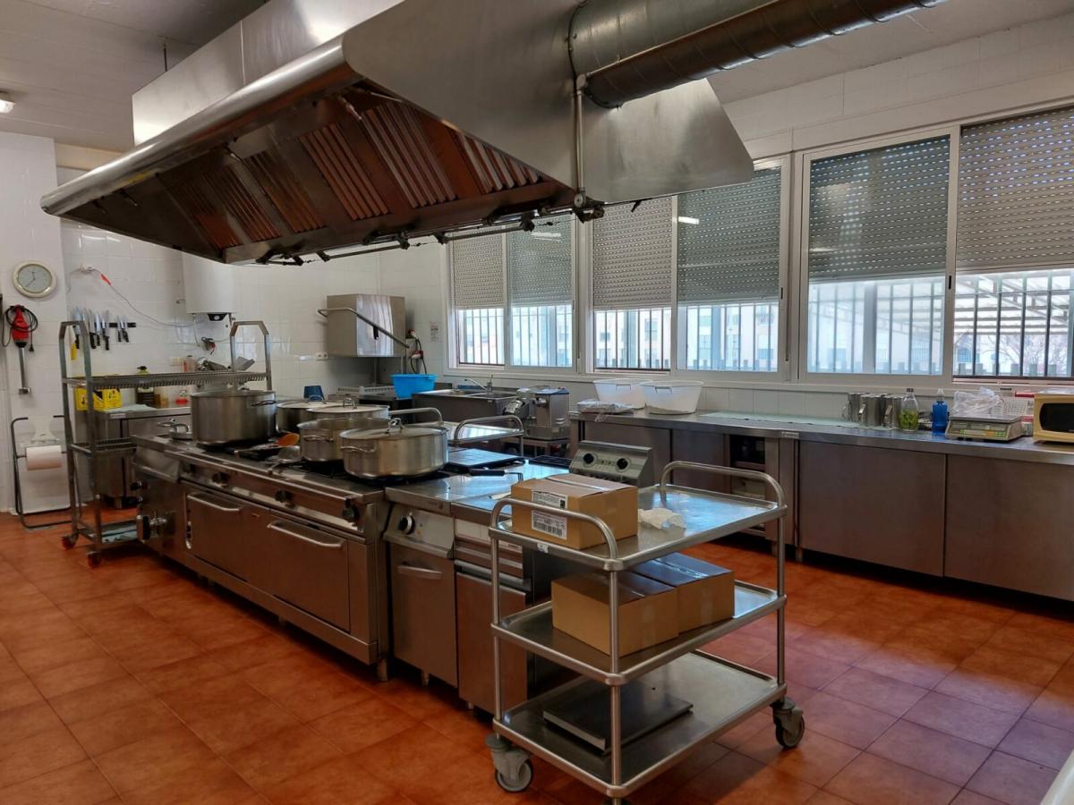 El comité de empresa de Mediterránea de Catering denuncia irregularidades en la aplicación del pliego de condiciones de los comedores escolares.