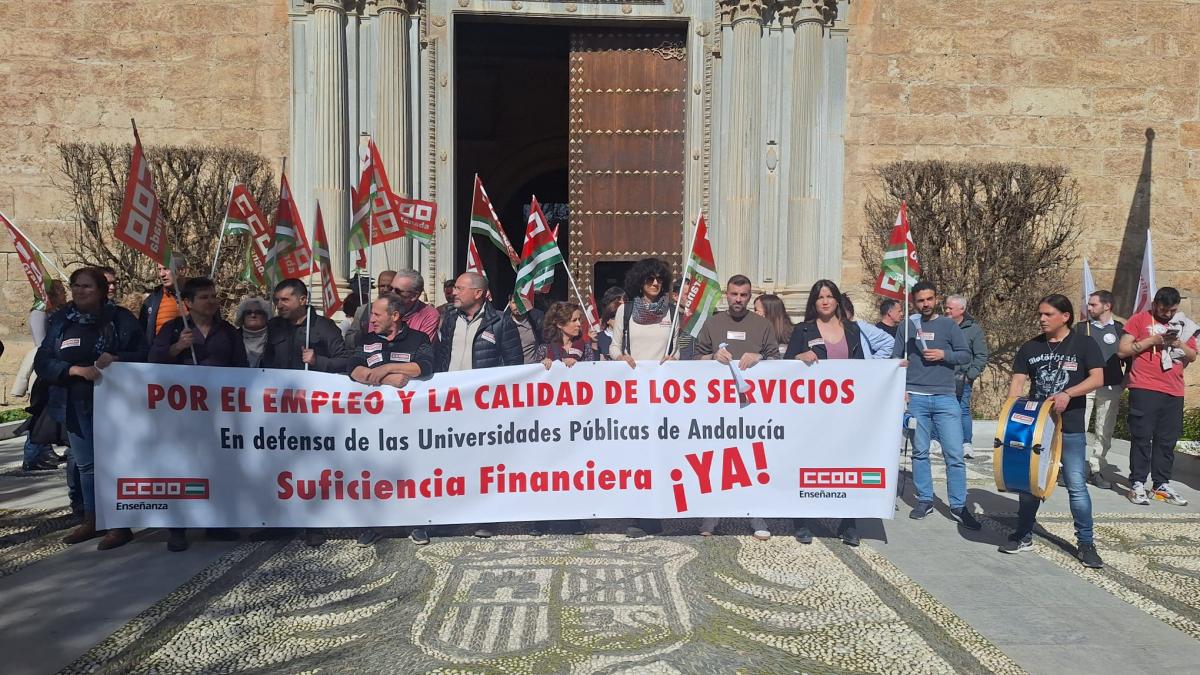 La protesta, de carcter regional, se ha desarrollado ante el Rectorado