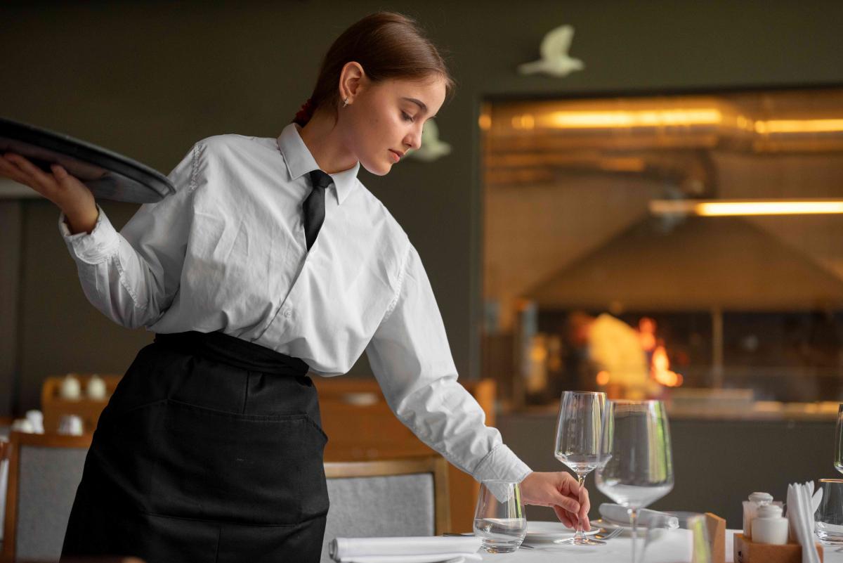 Aumenta el desempleo en el sector servicios en el mes de agosto.