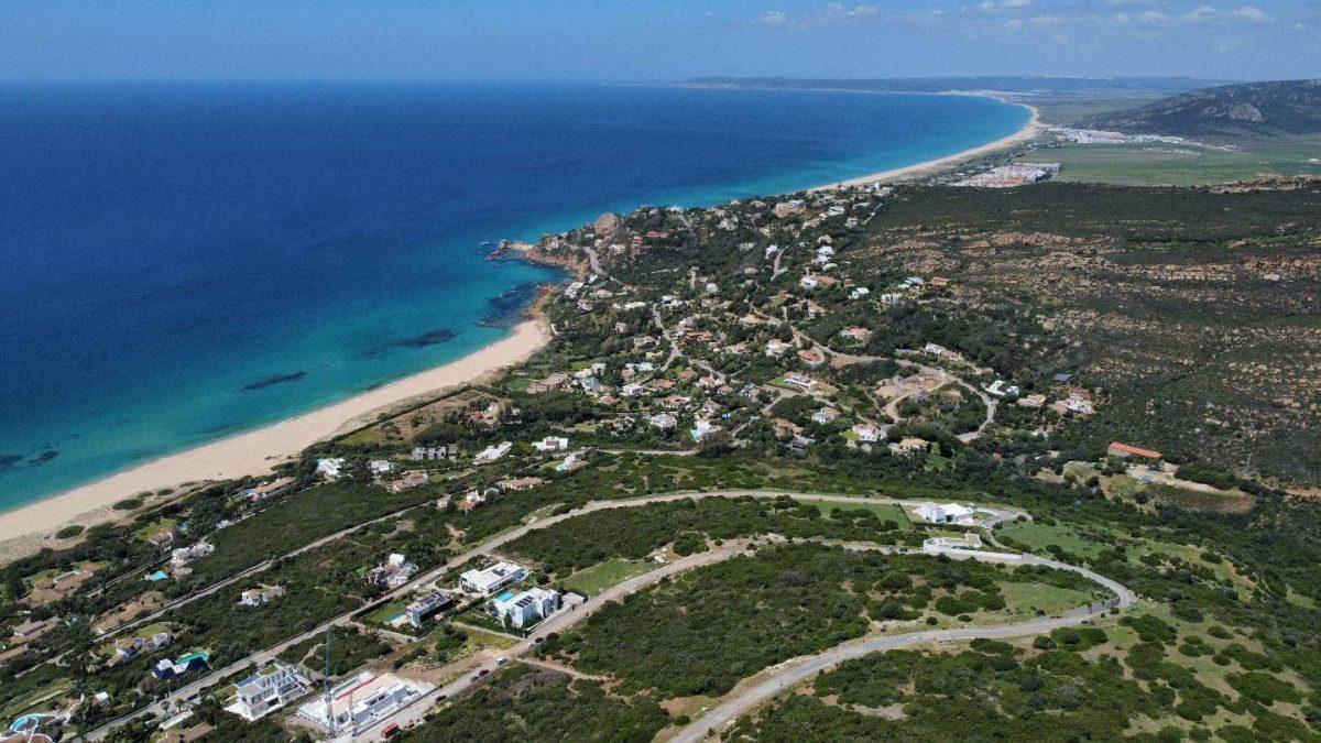 Muere un hombre tras caerle encima la plataforma de un camión en Atlanterra