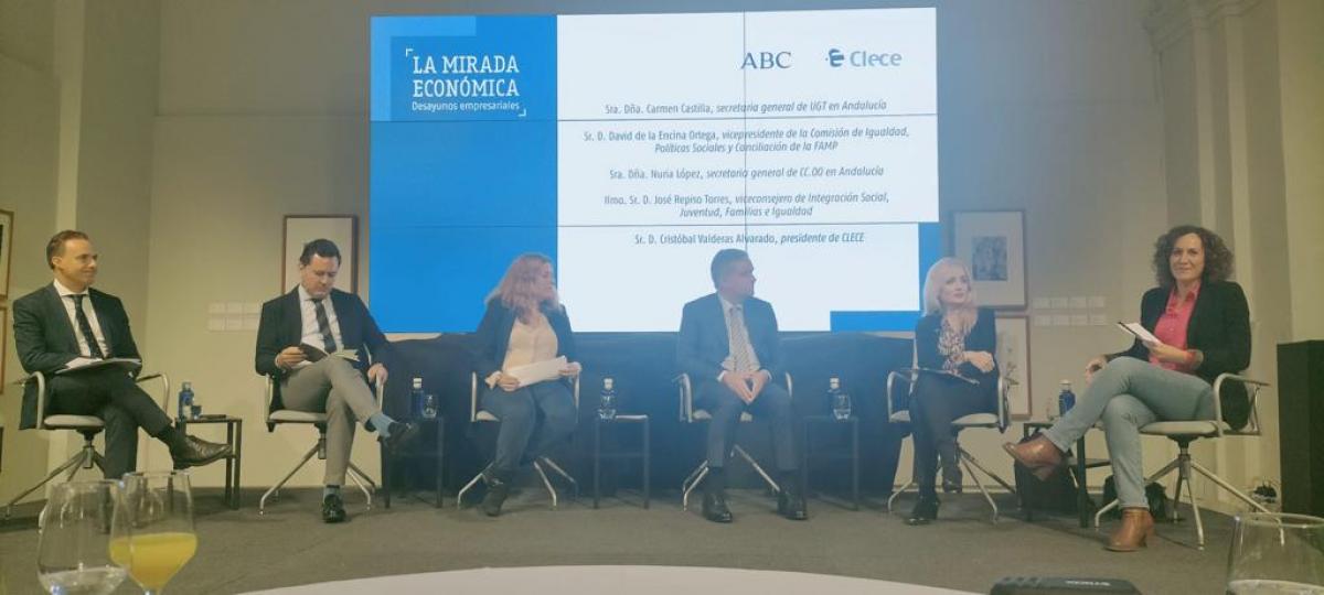 Nuria López en el encuentro organizado por CLECE y ABC