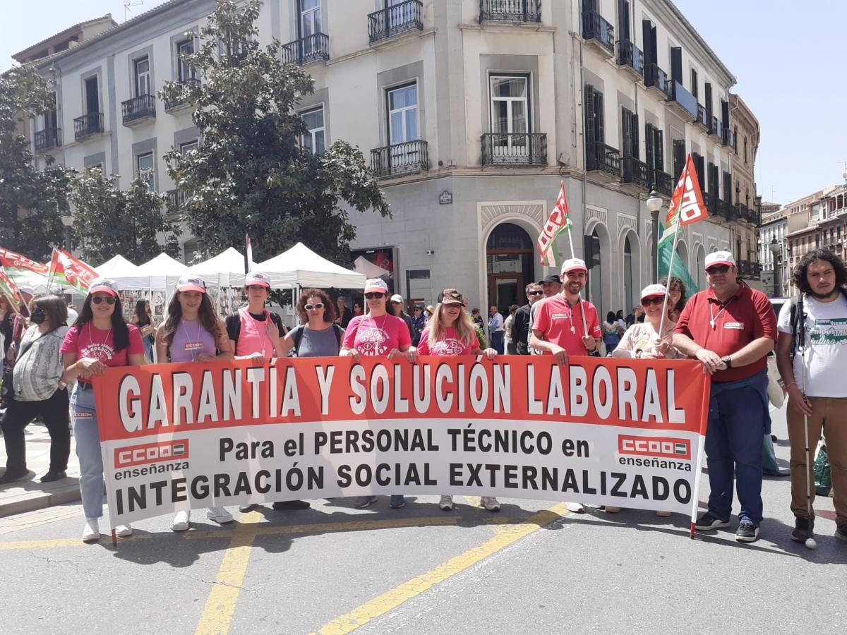 CCOO y PTIS durante una concentración en Granada