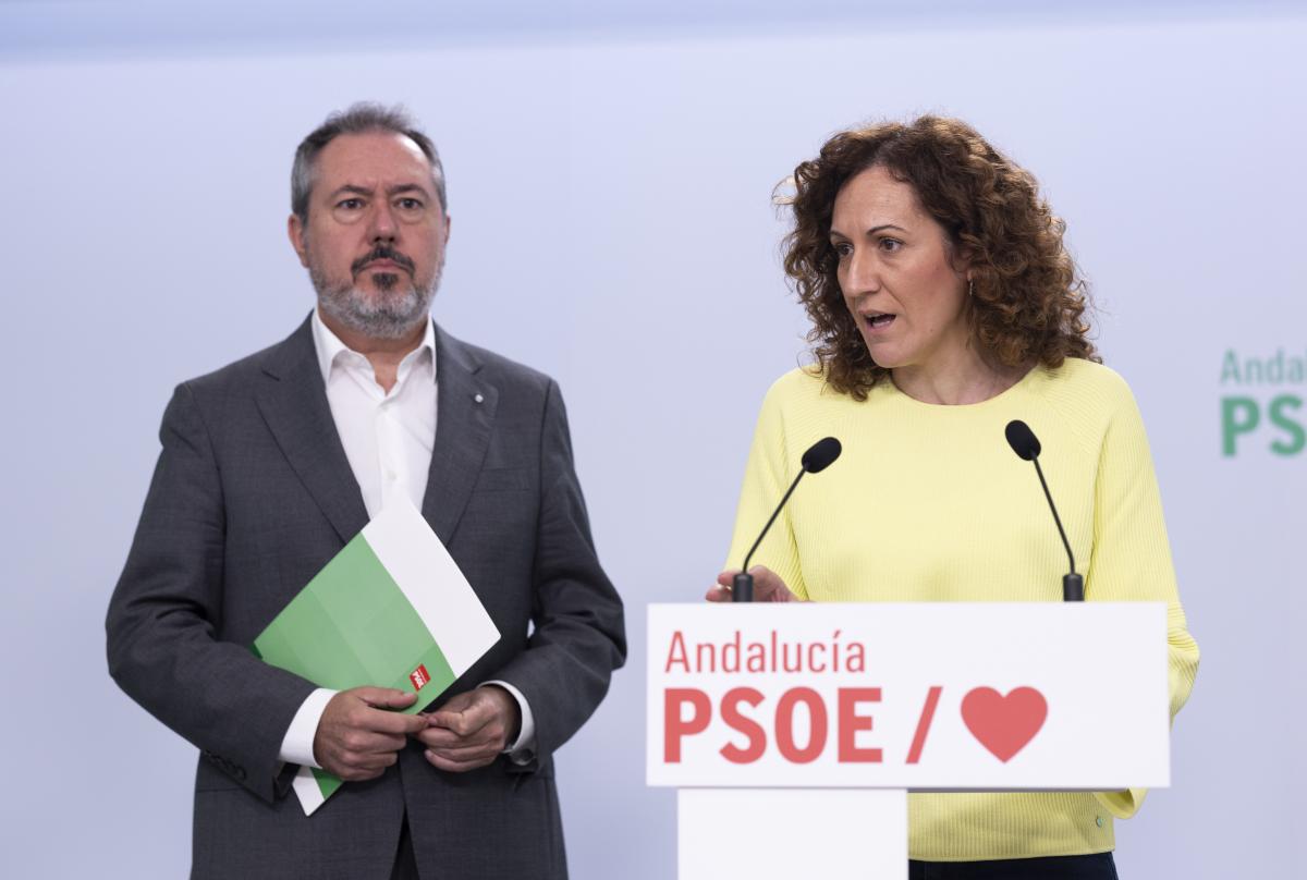 Nuria Lpez y Juan Espadas tras la reunin. Foto: Marcelo del Pozo