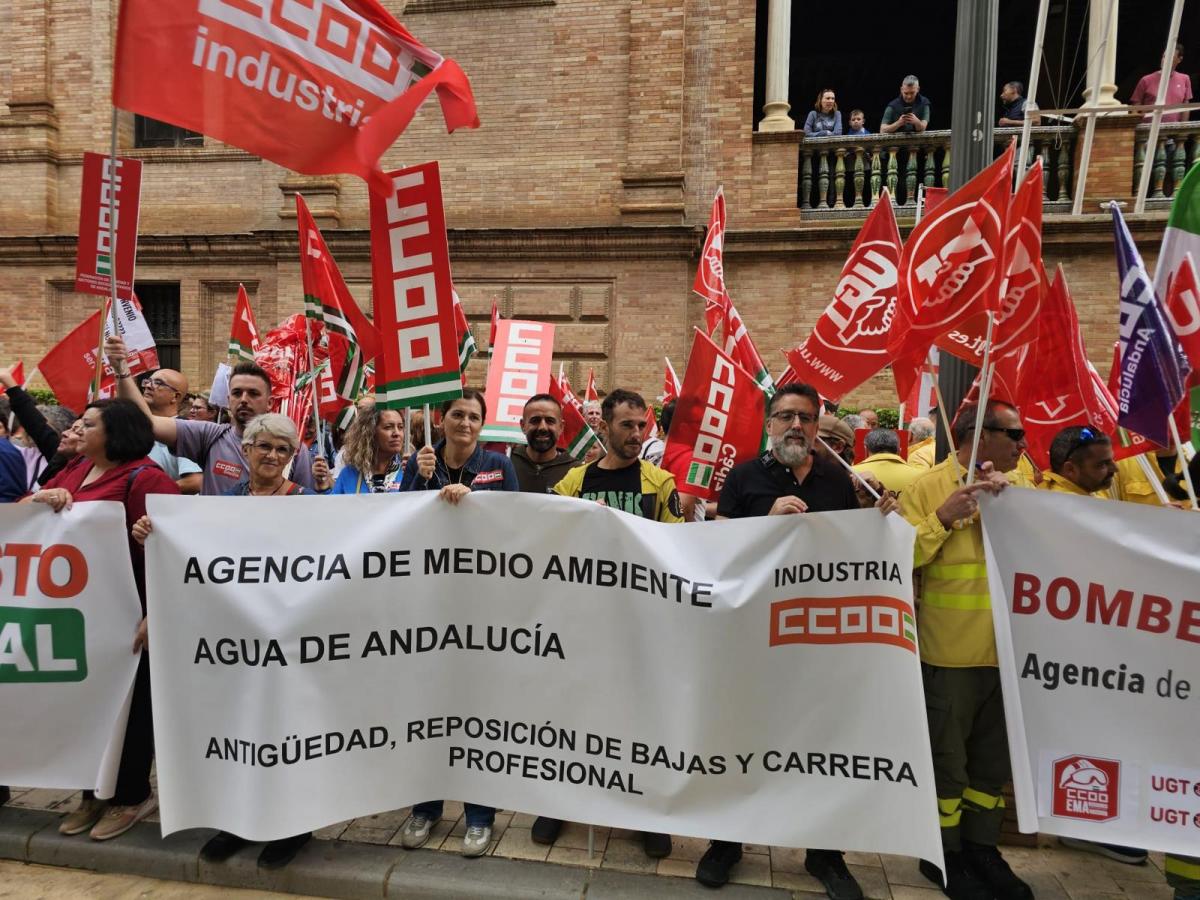Concentración de trabajadores y trabajadoras de la Agencia de Medios Ambiente y Agua de Andalucía