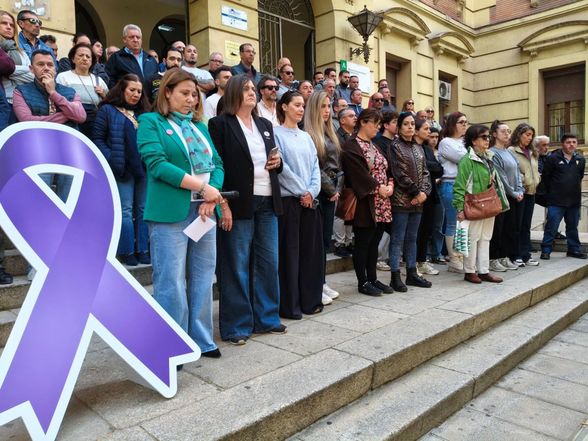 Imagen de la concentración por el asesinato de una vecina de Córdoba.