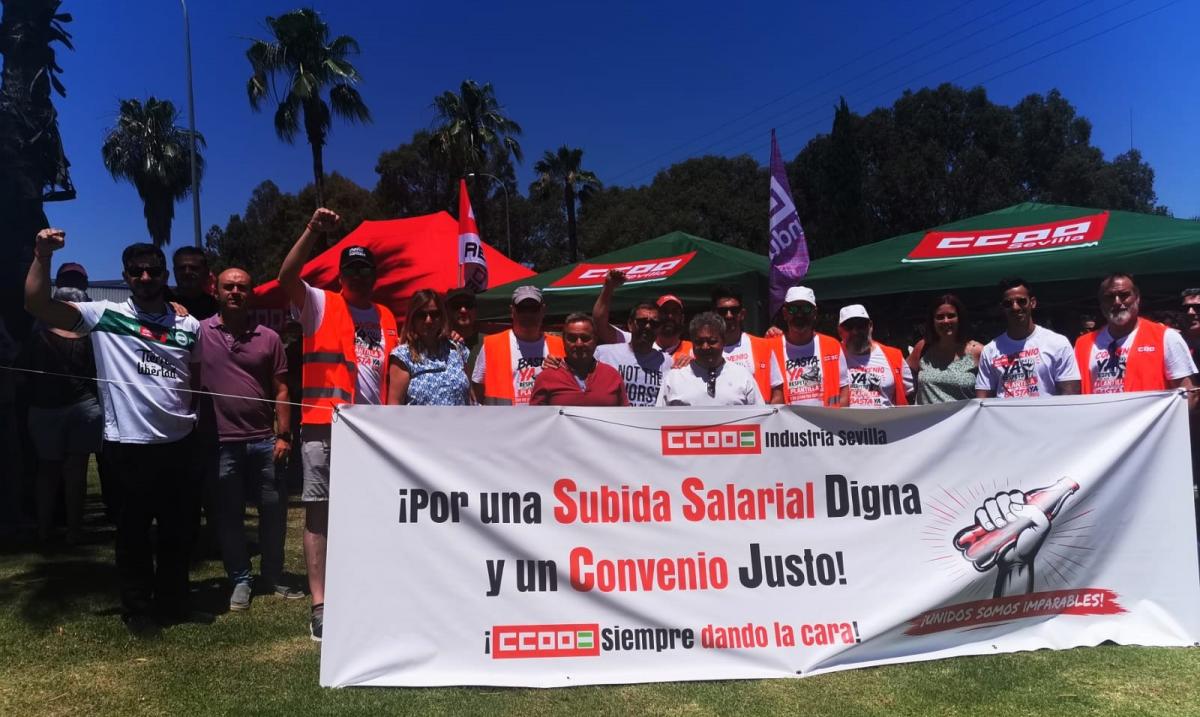 Concentración ante la fábrica de Coca-Cola (Rendelsur).