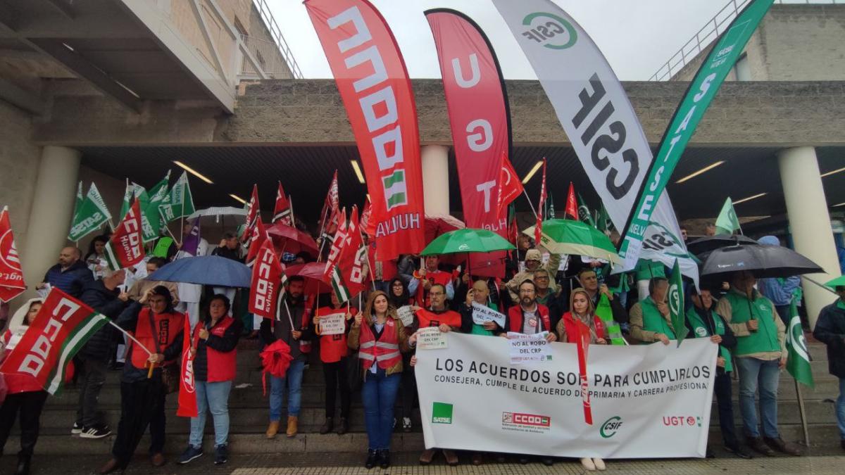 Concentracin en el Hospital Juan Ramn Jimenez por los acuerdos incumplidos de Bolsa, Atencin Primaria y Carrera Profesional