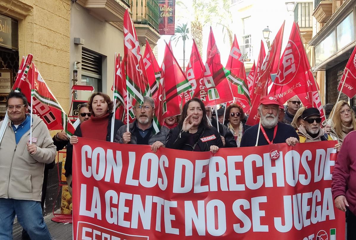 Los derechos de trabajadores y trabajadoras no estn para clculos polticos, son fundamentales para proteger a las personas"  Manifestacin el pasado domingo da 2 febrero en Cdiz