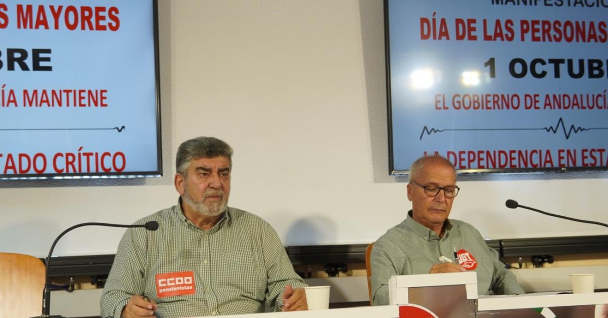 ngel Gmez, a la izquierda de la foto, secretario general del Sindicato Provincial de Pensionistas y Jubilados de CCOO de Sevilla.