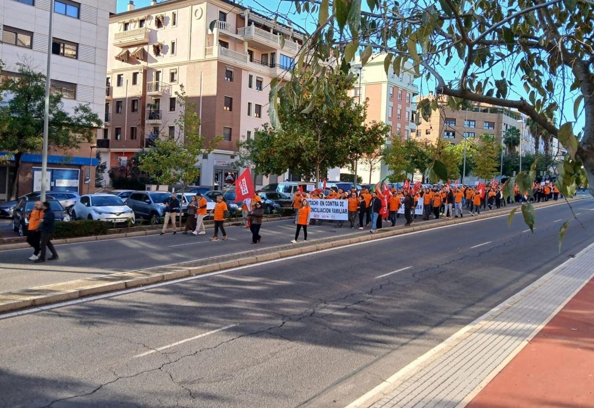 La plantilla de Hitachi ha vuelto a respaldar masivamente la segunda jornada de huelga.