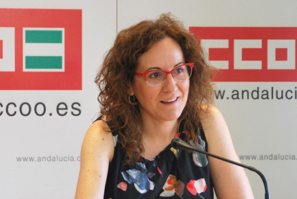 La secretaria general de CCOO-A, Nuria López, durante la rueda de prensa de presentación del informe de situación laboral de la juventud en Andalucía.