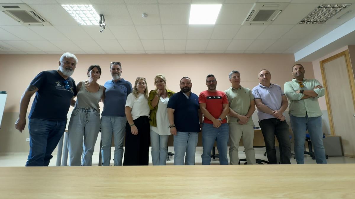 Ejecutiva del Sindicato de Sanidad y Sectores Sociosanitarios de CCOO de Cádiz, junto a Javier Ordóñez, de la FSS-CCOO Andalucía.