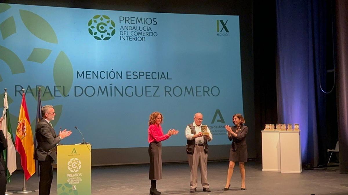 Nuria Lpez, Rafael Domnguez y Roco Blanco en el acto de los IX Premios de Comercio Interior de Andaluca