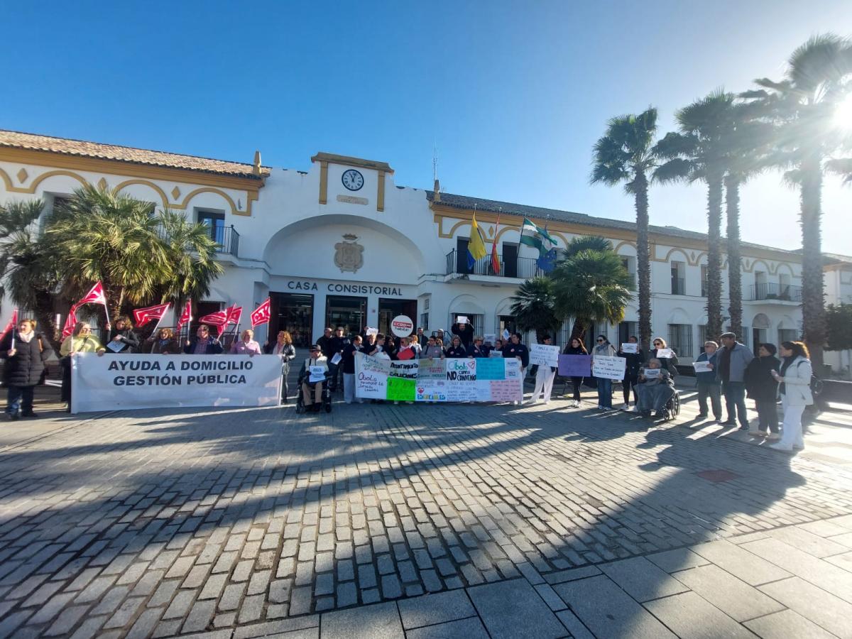 El comit de empresa y las trabajadoras y trabajadores de bolo exigen el cumplimiento del convenio de ayuda a domicilio de Andaluca.