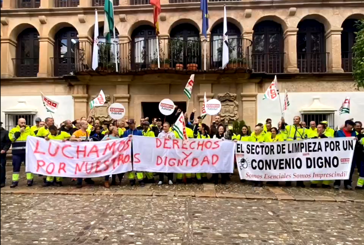 Trabajadores de SOLIARSA frente al Ayuntamiento de Ronda