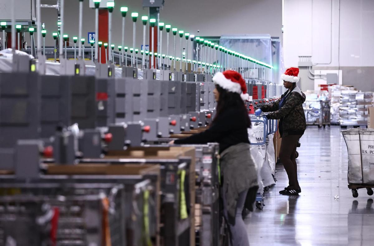 El mercado de trabajo gaditano presenta una dependencia brutal del sector Servicios.