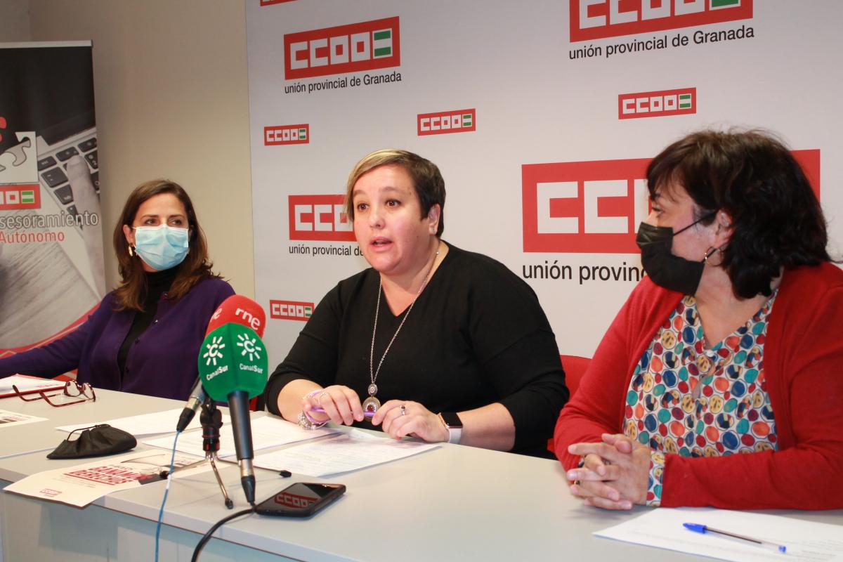De izda. a dcha. Yolanda Carrasco, Patricia Laguna y Clara Castarnado, en rueda de prensa