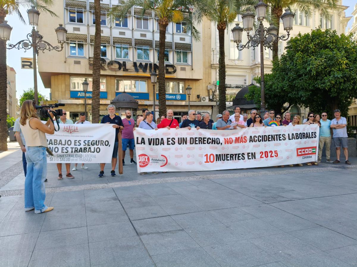 CCOO ha vuelto a concentrarse por la muerte de un trabajador en la provincia, el 10 en lo que llevamos de ao.