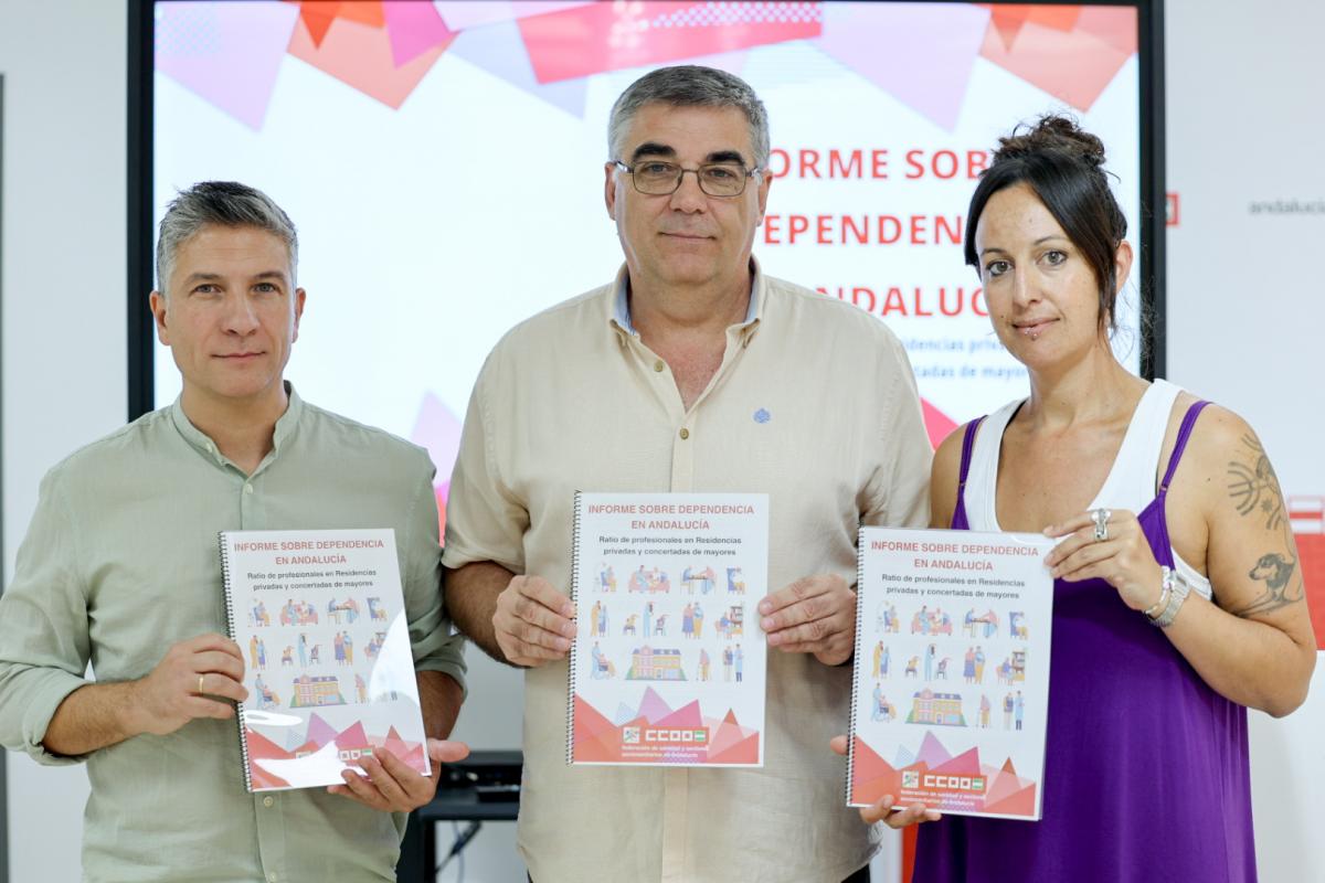 Rueda de prensa para presentar el informe sobre depedencia y residencias de mayores en Andaluca