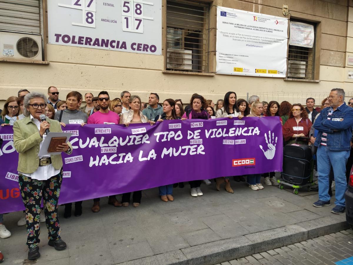 Concentracin a las puertas del edficiio sindical.