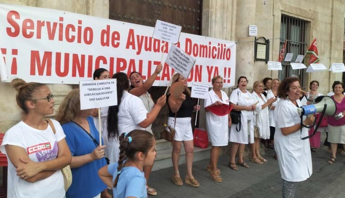 Las trabajadoras se han concentrado en cuatro ocasiones este verano en la ciudad de Sanlúcar, la última la tarde del pasado jueves 25 de agosto en el Paseo Marítimo