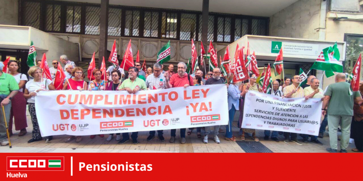 CCOO concentra a centenares de personas en Huelva para exigir mejoras en la atención a la dependencia con motivo del Día de las Personas Mayores.