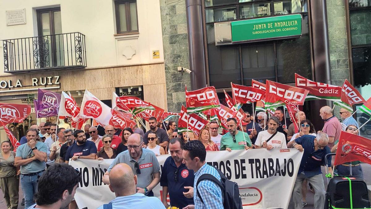 Concentración el pasado viernes, 3 de julio en repulsa por la muerte de un trabajador en accidente laboral en la empresa RECACOR