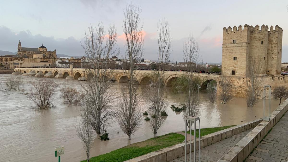 CCOO critica que solo 2 personas han asumido la sala del 112 en Córdoba en pleno temporal.