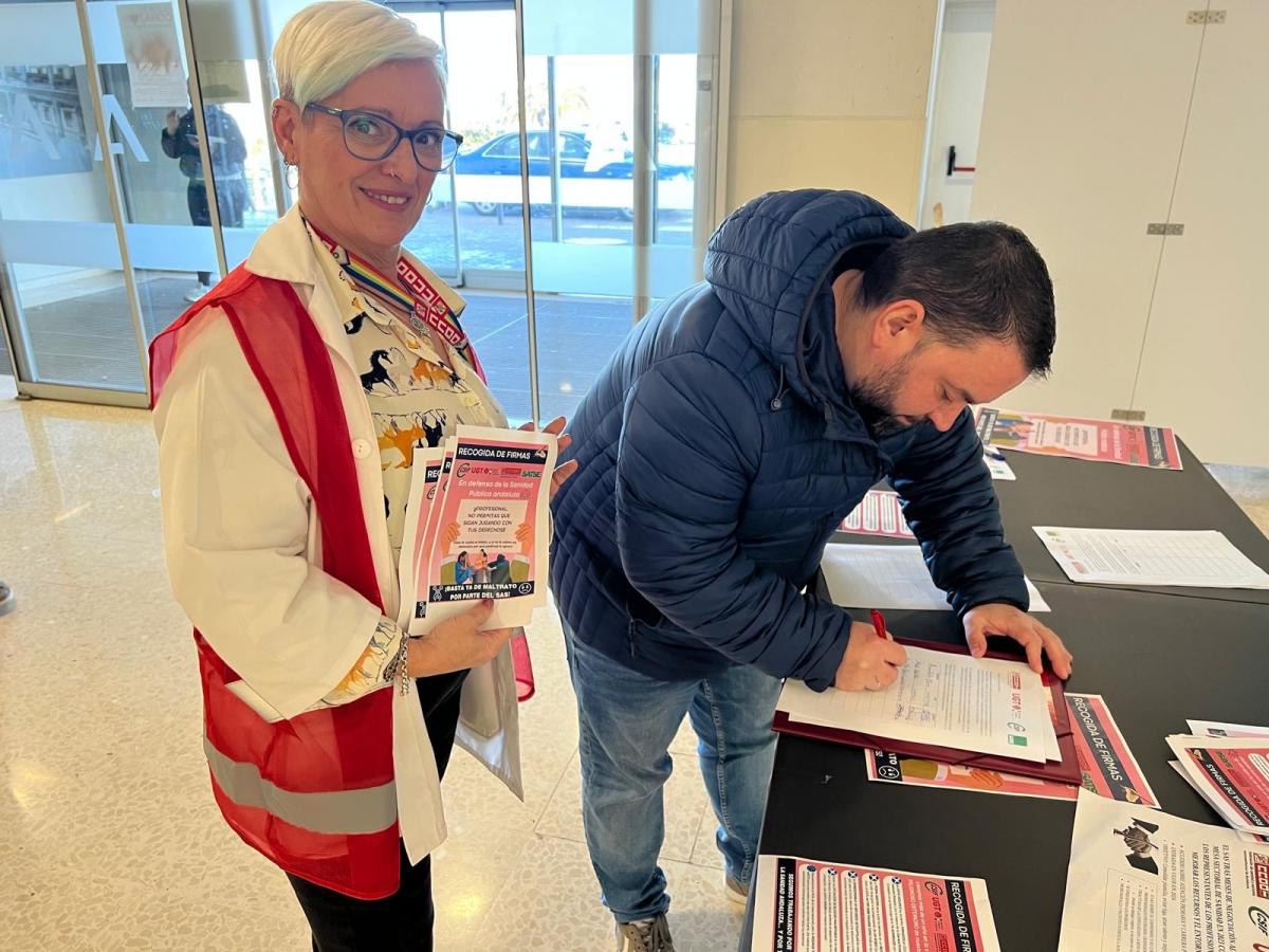 Recogida firmas esta maana en el Hospital de Jerez