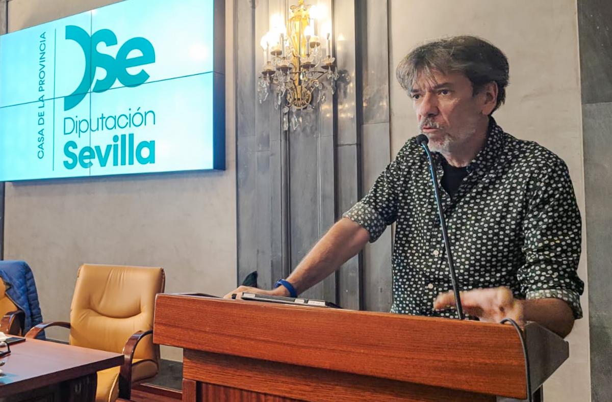 Jorge Lebrn interviniendo en el CESPS.