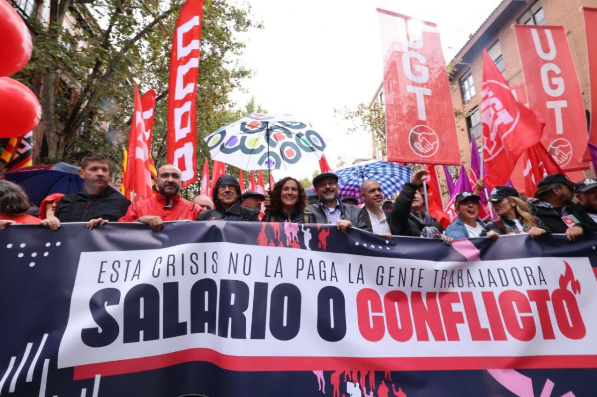 Nuria López y Unai Sordo en la cabecera de la manifestación 'Salario o Conflicto'