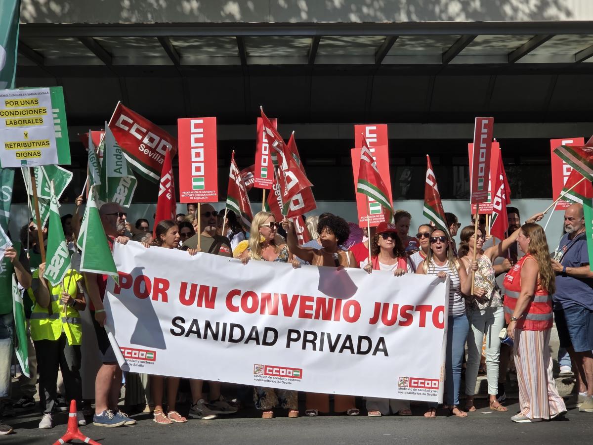 Concentración ante el hospital Quirón.
