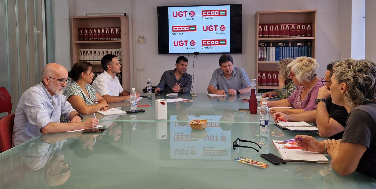 Las ejecutivas provinciales de ambos sindicatos durante la reunión