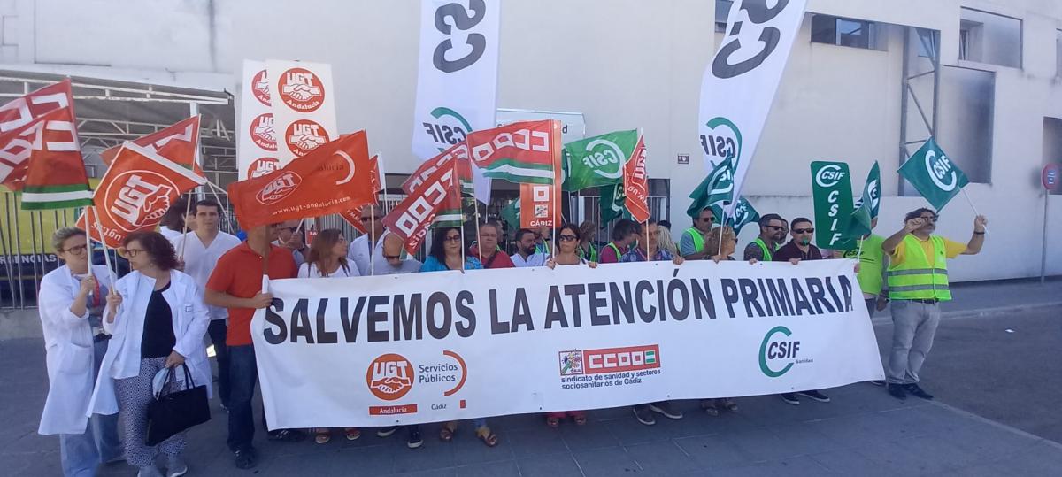 Concentración 11 de mayo - centro de salud de La Milagrosa en la ciudad de Jerez de la Frontera las movilizaciones -  ‘Salvemos la Atención Primaria’.
