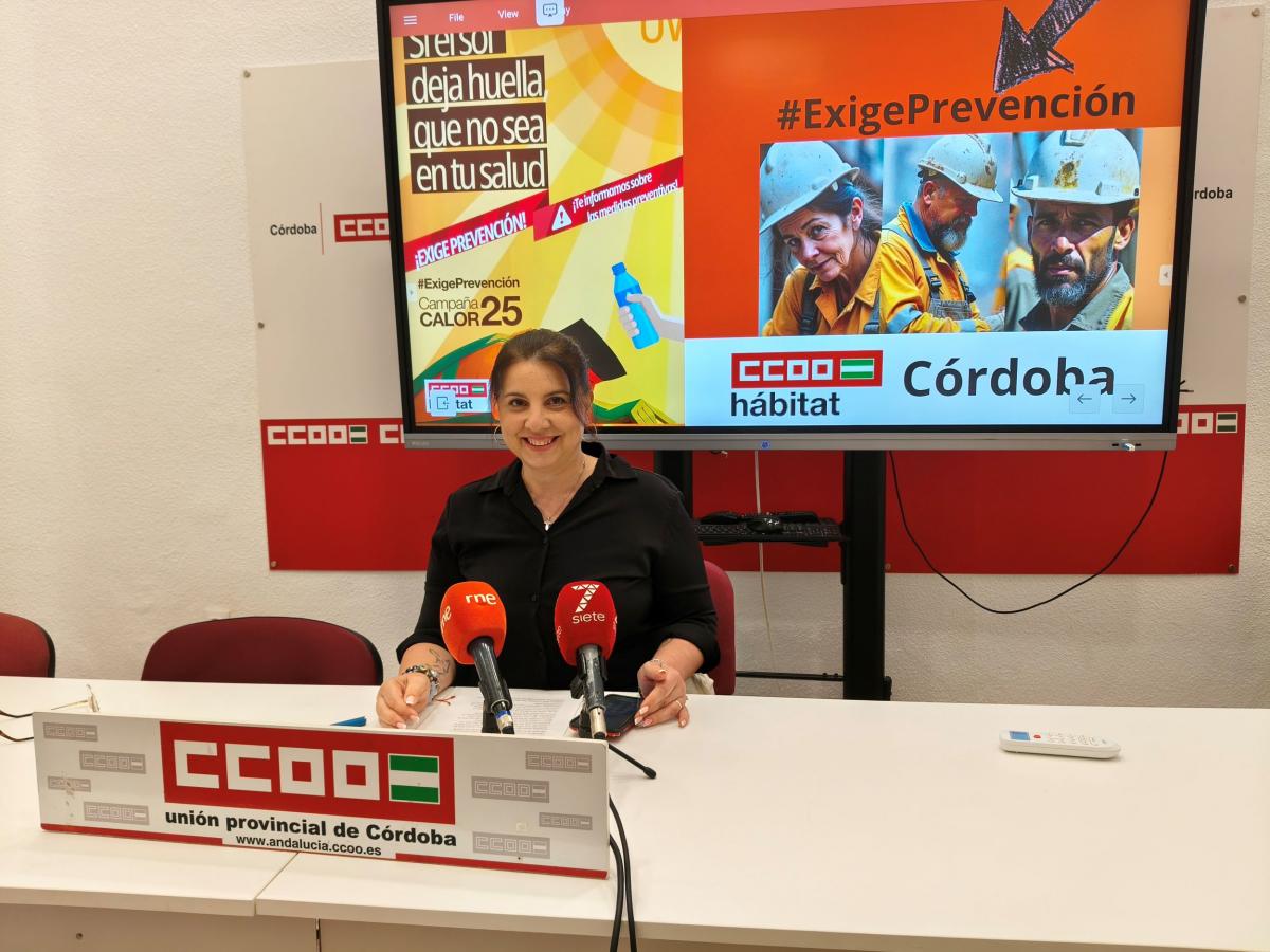 La secretaria General del Sindicato del Hbitat de CCOO de Crdoba, Esperanza Snchez, en la rueda de prensa en la que ha presentado la campaa de vigilancia ante el calor en el sector de la construccin.