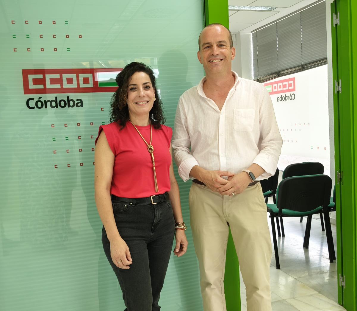 Ana Belén Acaiña y Valeriano Rosales, en la presentación de los cursos que CCOO va a realizar en Montilla.