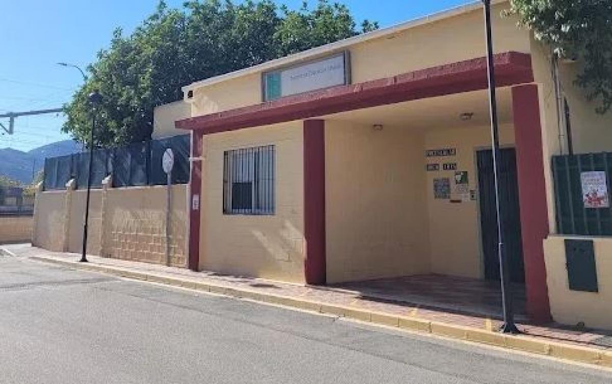 CCOO Enseñanza Málaga se ha concentrado esta tarde con la comunidad educativa de la Escuela Infantil Arco Iris (Estación de Cártama), para exigir más unidades educativas