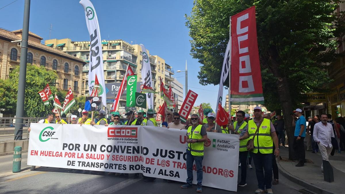 Manifestacin de los trabajadores de Rober desde La Caleta a la Plaza del Carmen