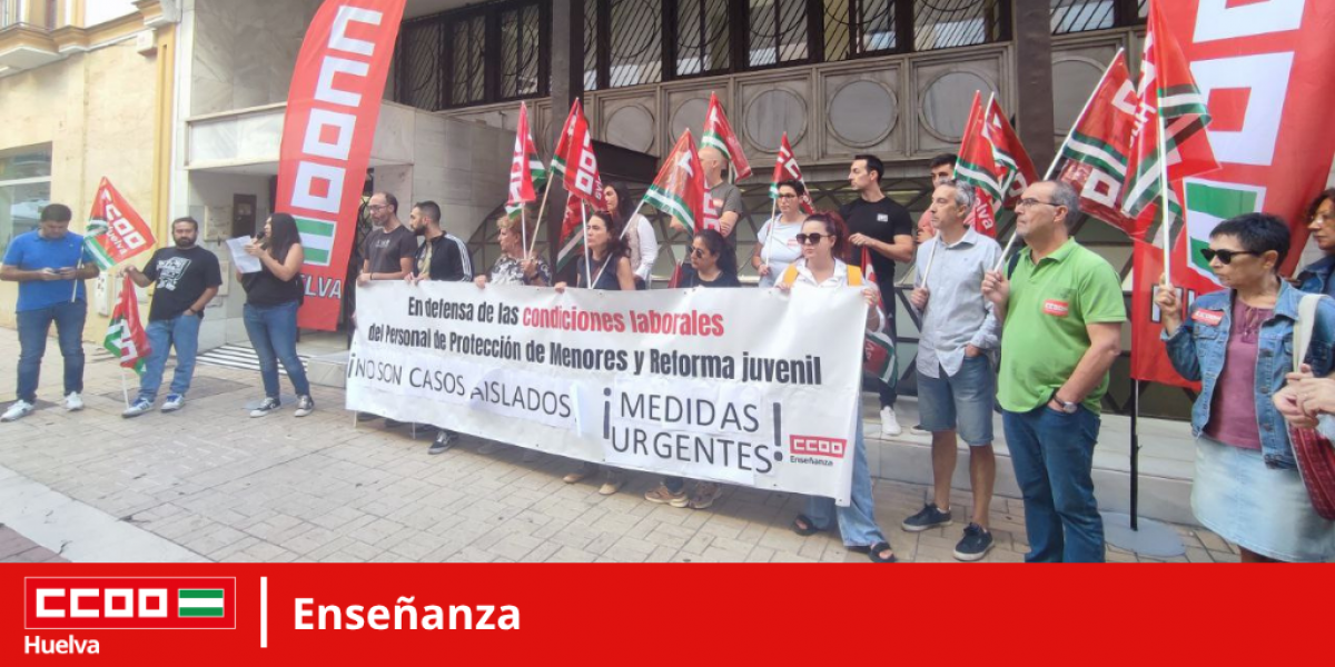 CCOO concentra a unas 200 personas debido a la bajada de personal en los Centros de Protección de Menores con las nuevas contrataciones que comienzan el 1 de octubre.